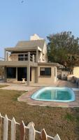 Beach chalet with Private Pool - B&B Alvarado