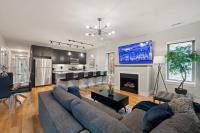 Cozy Chicago 3BD 2Bath Retreat with Balcony - B&B