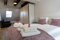 Classic One-Bedroom Apartment with King Bed