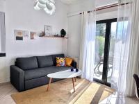 SUNNY 2, Two-bedroom house with parking - Ferienwohnung Komotini