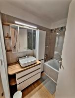 Superbe appartement climatisé, résidence avec piscine, proche des commerces et du port - B&B Le Cap d'Agde