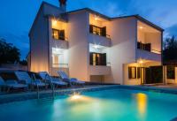 Villa Loredana, a warm and sunny villa close to the beach - Chambres d'hôtes Vinkuran