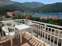 Apartamento con balcón