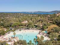 Jolie appartement PIERRE & VACANCES avec vue sur mer St TROPEZ - B&B Grimaud
