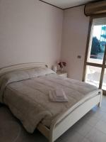 trilocale con ampio terrazzo e posto auto a 2 passi dal mare - B&B Albenga
