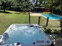 Gîte BB Chic du Domaine de la Franquette - Piscine Chauffée & SPA - B&B Caderousse