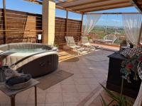Inu # Wait 'N Sea, Jacuzzi, Luxury Stone House - Ferienwohnung Epanomí