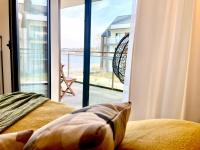 Apartament ŻURAW z widokiem na jezioro Drwęckie ROYAL APARTS OSTRÓDA - Chambres d'hôtes Ostróda