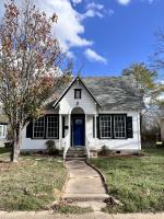 Large fenced yard near town square with Starlink - Chambres d’hôtes Gatesville