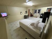 Old Town Studio with Separate Affiliated Pool House - B&B