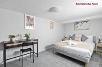 Detached Queen Room - Nearby Shops & Eateries - Shared Bathroom - B&B Sydney