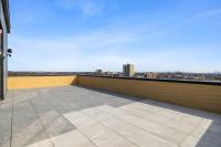 Luxe 1br Rooftop View, Free Parking, King Bed Gym - B&B East Orange