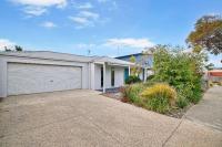 Salt Air Hideaway with Lush Backyard - Ferienwohnung Torquay