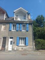 Agréable maison de ville avec cheminée - Bed and Breakfast
