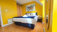 Galway City Dockland Apartment, 2 bed, 2 bath with parking - B&B Galway