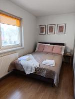Byt s parkovaním a balkónom - B&B