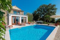 Villa Sussini in Central Istria for 8 people with jacuzzi & pet friendly - B&B Krbune