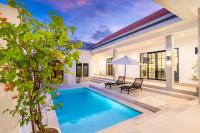 The R Villa Bratan - 3BR Serene Getaway in Canggu - B&B Canggu