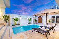 The R Villa Bratan - 3BR Serene Getaway in Canggu - B&B Canggu
