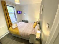 Emerald Living, 4 bedrooms in the heart of Swansea! - B&B