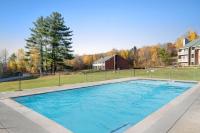Cabin on Hunter Mtn Seasonal Pool Access w Panoramic Views Hike Swim Fish Recharge - B&B