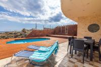 Sea View Villa Emmanuela, By IdealStay Experience - B&B Paránimfoi