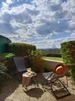 T1 Bis avec piscine vue golf et montagnes - B&B