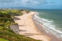 Sandy Beaches Portrush - Steps from Beach & Dining - B&B Portrush