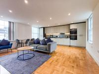 Modern 2-Bedroom, 2-Bathroom Apartment in West Kensington - B&B London