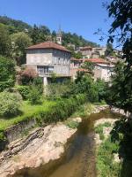Charming Riverside Apartment - B&B