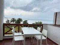Seafront Family Apartment-Pontus - Chambres d’hôtes Skála Foúrkas
