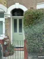 Airy garden flat, London, with fast trains to central London and direct train to Gatwick Airport - B&B