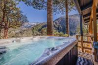 River Haus Sequoia | Hot Tub+New+King Beds+Views! - Bed and Breakfast Springville