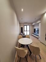 Charming 2-Bedroom Apartment Near the River in Bratislava - Ferienwohnung