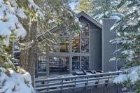 Cozy Mtn Cabin Mins to Lake & Trails HotTub - B&B Tahoe Vista