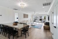 Steps to beach Sleeps 14 Pool, Elevator, Hotub - B&B Myrtle Beach