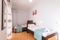 Dreibettzimmer mit Balkon