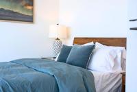 Midcentury Gem w Free Parking and Stunning DT Views - B&B Spokane