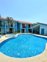 Pineapple Condo at Villa Riviera - B&B Coco, Sardinal