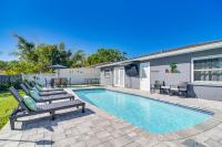 Outdoor Oasis Modern Pinellas Park Getaway! - Bed and Breakfast Pinellas Park