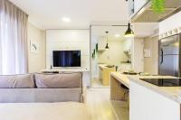 Studio Urban Chic AC e Smart TV 50" - B&B Curitiba