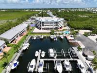 Villa Valbuena Gem Key Largo 2 Kings Marina Pickleball Tennis 3 Pools Remodeled 2025 - Chambres d'hôtes Key Largo