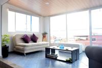 Apto 301 - Remodelado, iluminado y buena vista - Casa Orquídeas - B&B Fusagasugá