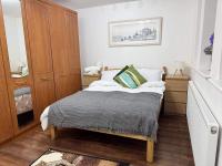 Contemporary 2 bed house with Parking - B&B West Thurrock