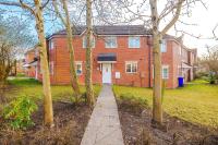 NEW!- GORTON PLACE By Greenstay Serviced Accommodation - 4 Bed 3 Bath House In Manchester - FREE Parking - FAST 250 Mbps Wi-Fi - Ideal for Contractors, Business Travellers & Relocations - Close to City Centre, Airport, Etihad Stadium - LONG STAYS WELCOME - B&B Manchester