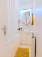 Camera Matrimoniale con Bagno in Comune 