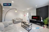 3 Bedroom House, Free Parking, Sleeps Up to 5, Private Garden, Elevate Living Estates Short Lets & Serviced Apartments - Bed and Breakfast Spoonley