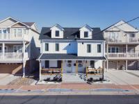 Elegant 3BR 2BA Entire Apartment Short Walk To The Beach Heart Of Wildwood - B&B