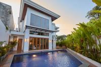 Fale Seminyak - Brand New Modern Luxury 5BR Villa in Seminyak with Private Pool, Gym & Massage Room - B&B