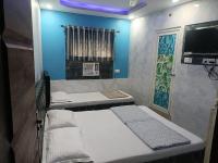 Basic Triple Room with Shared Bathroom